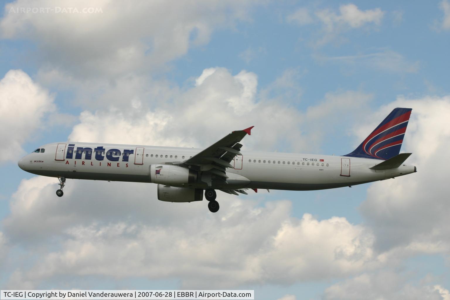 TC-IEG, 1999 Airbus A321-231 C/N 974, arrival of flight INX484 to rwy 25L