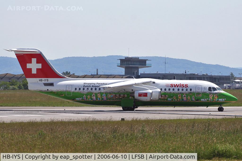 HB-IYS, 2001 British Aerospace Avro 146-RJ100 C/N E3381, lineing up rwy 16