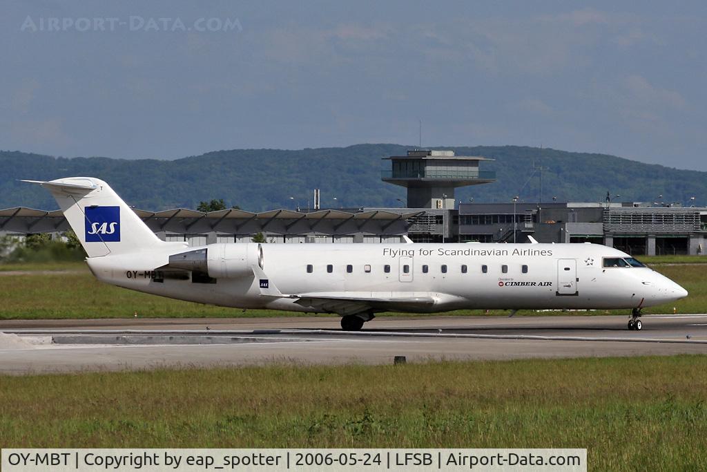 OY-MBT, 2002 Canadair CRJ-200 (CL-600-2B19) C/N 7617, Kimber Air departing to CPH