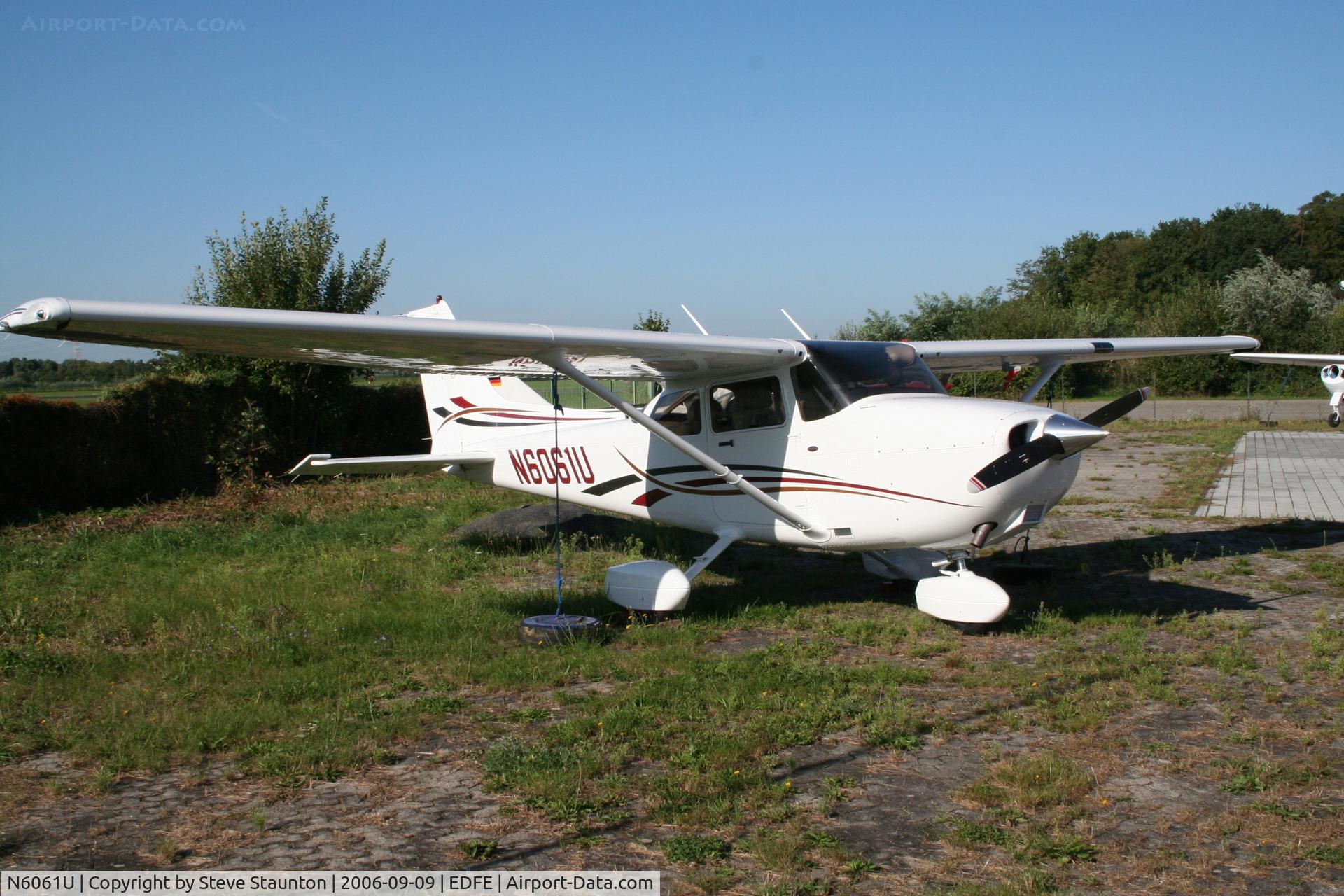N6061U, 2006 Cessna 172S C/N 172S10237, Taken at Egelsbach September 2006