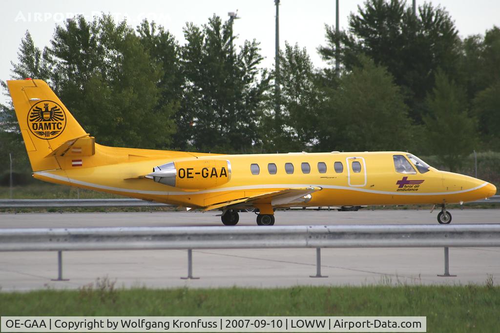 OE-GAA, Cessna 560 Citation V C/N 560-0111, Ambulance Jet leaving for departure RWY29
