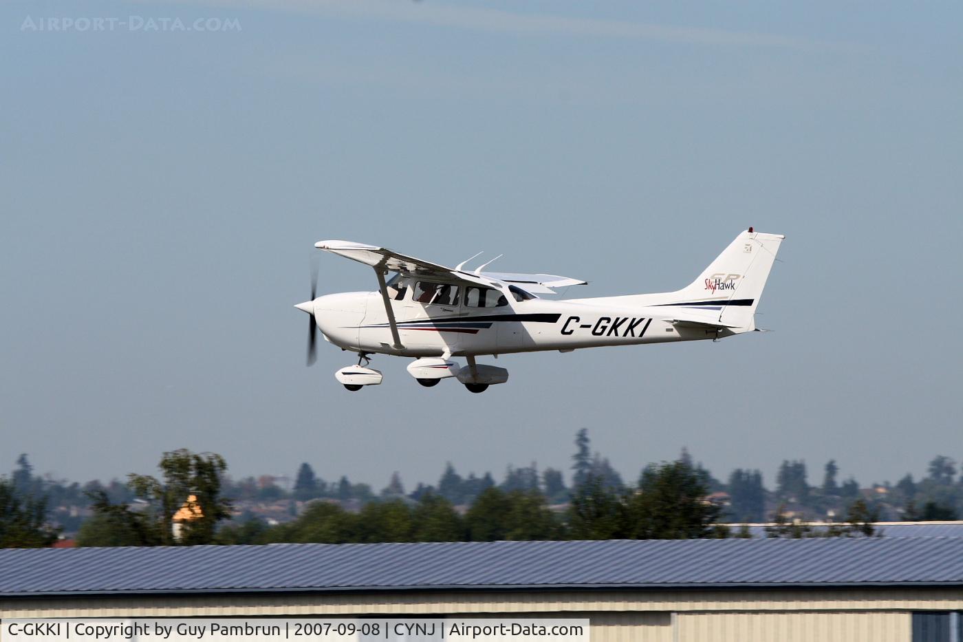 C-GKKI, 2001 Cessna 172S C/N 172S8877, Just left the ground