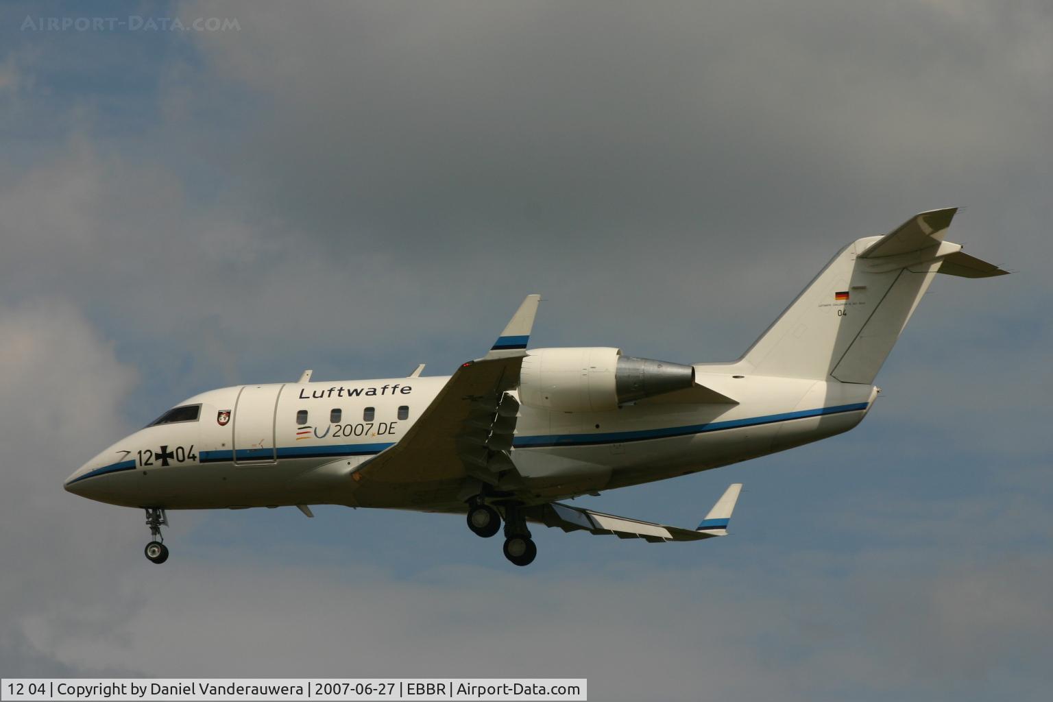12 04, 1985 Canadair Challenger 601 (CL-600-2A12) C/N 3049, descending to rwy 25L