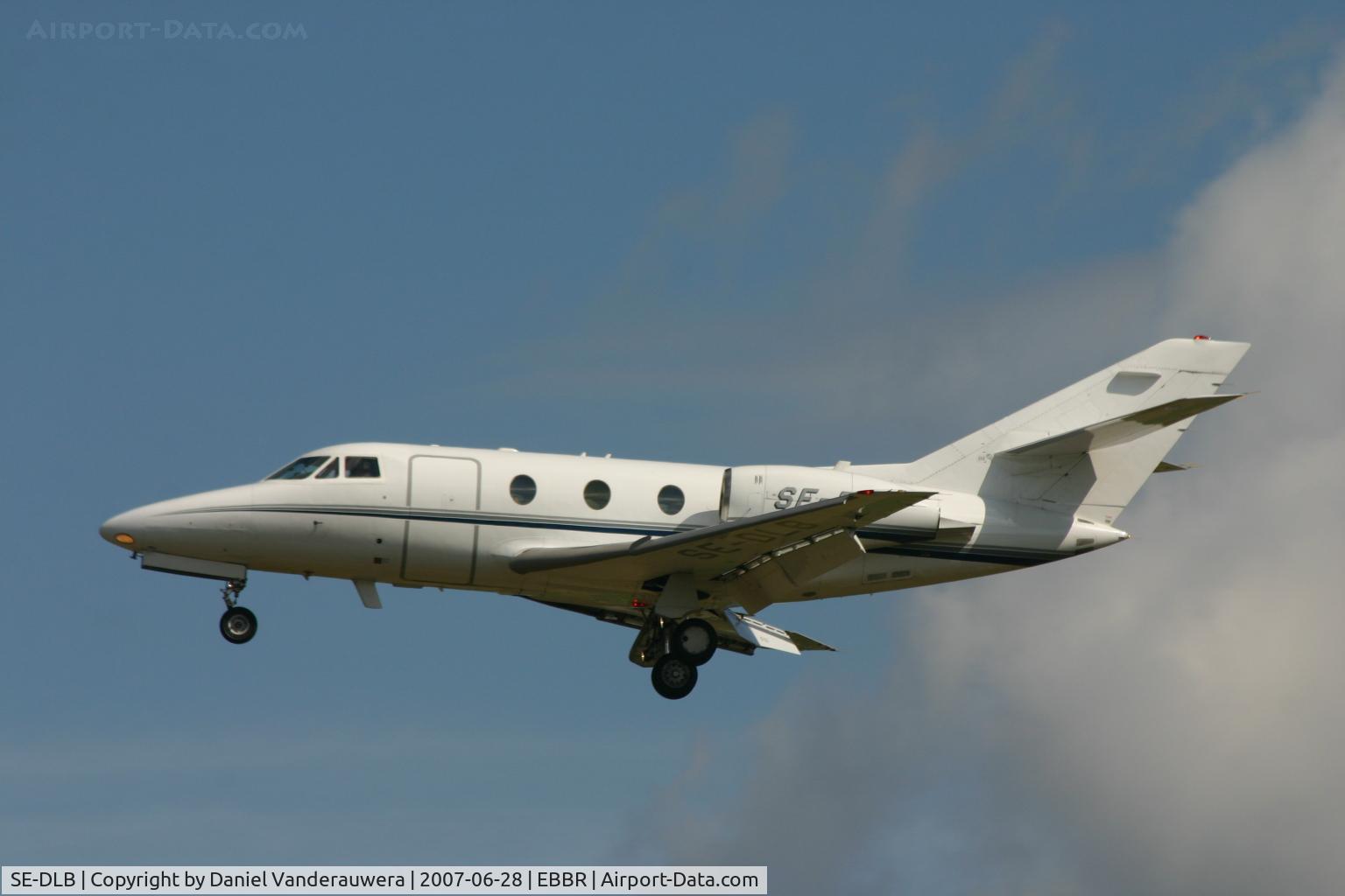 SE-DLB, 1981 Dassault Falcon 100 C/N 183, descending to rwy 02