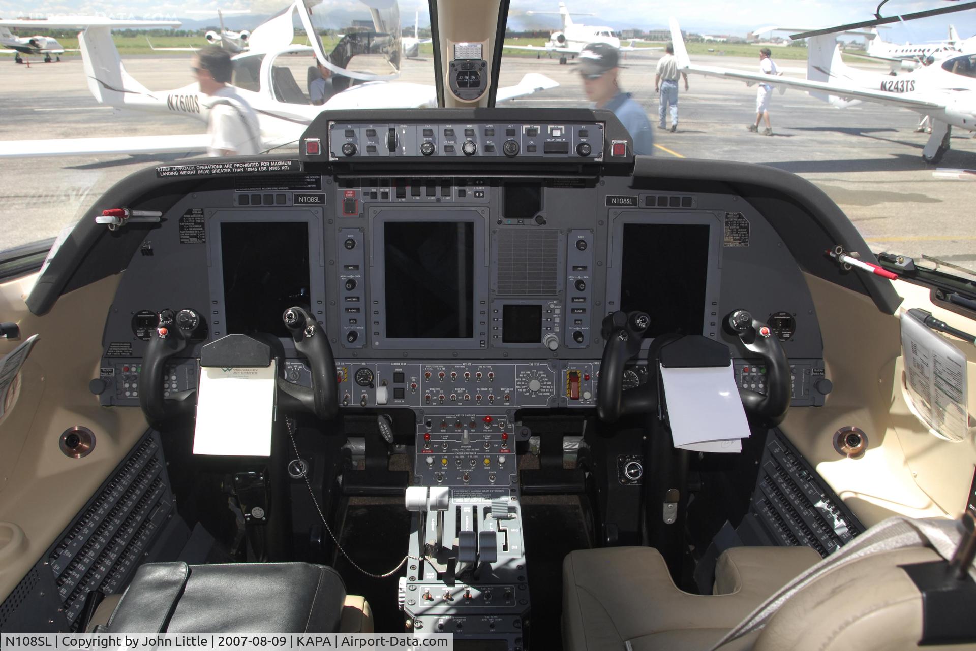 N108SL, 2005 Piaggio P-180 C/N 1108, Flight Deck of Piaggio P180