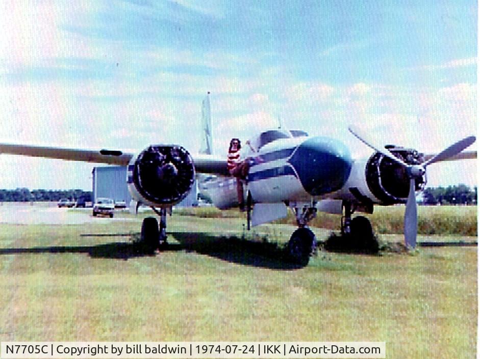 N7705C, 1944 Douglas A-26C Invader C/N 28989, Me with N7705C, Starboard engine shot, no spare!