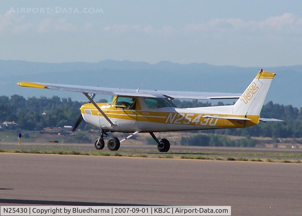 N25430, 1977 Cessna 152 C/N 15280654, Taxi in.