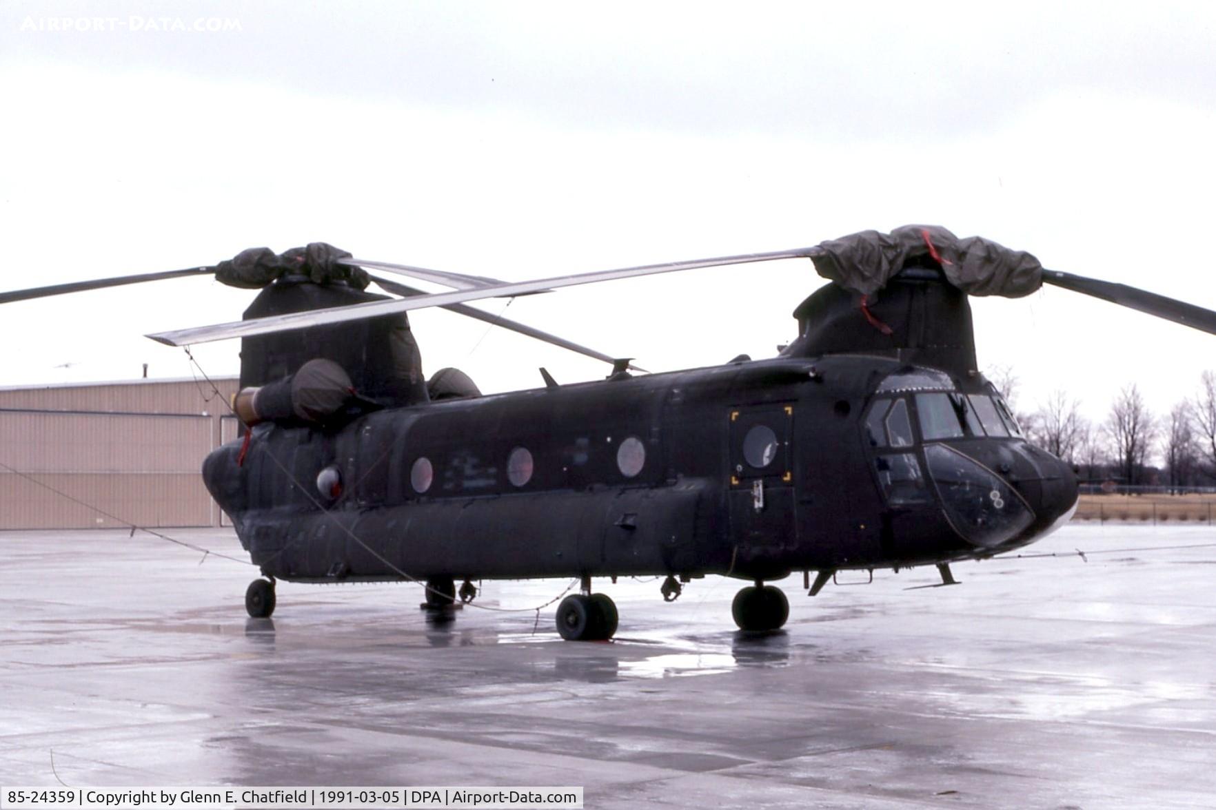 85-24359, 1985 Boeing CH-47D Chinook C/N M.3129, CH-47D on the FBO ramp