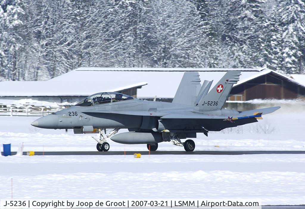 J-5236, 1997 McDonnell Douglas F/A-18D Hornet C/N 1332/SFD006, At last: after more than 20 years traveling to Switzerland I finally succeeded in photographing aircraft in snow.