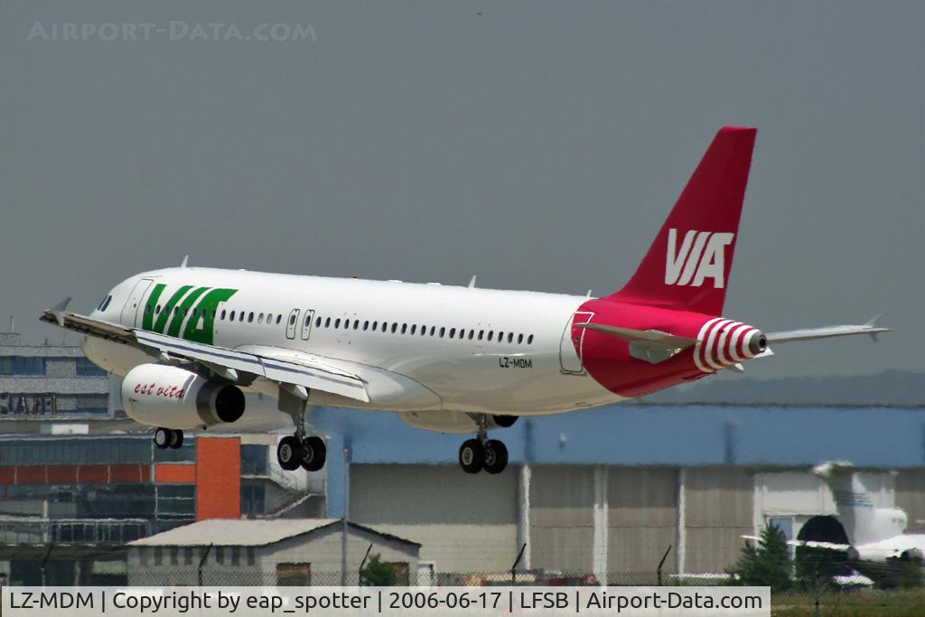 LZ-MDM, 2006 Airbus A320-214 C/N 2804, on very short final