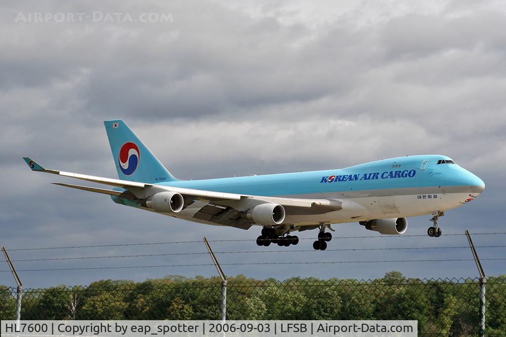 HL7600, 2004 Boeing 747-4B5F/SCD C/N 33945, on very short final for rwy 16