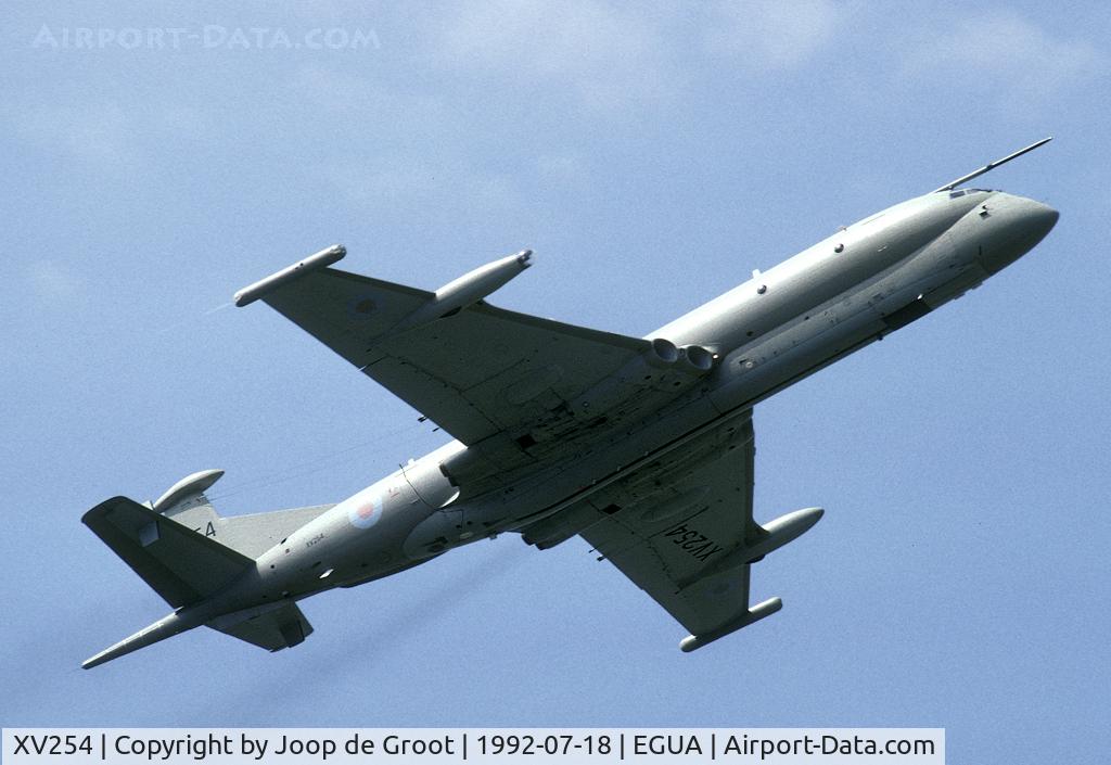 XV254, Hawker Siddeley Nimrod MR.2 C/N 8029, Classic view of the Nimrod. The Rolls Royce Spey engines go full power and produce lots of smoke.