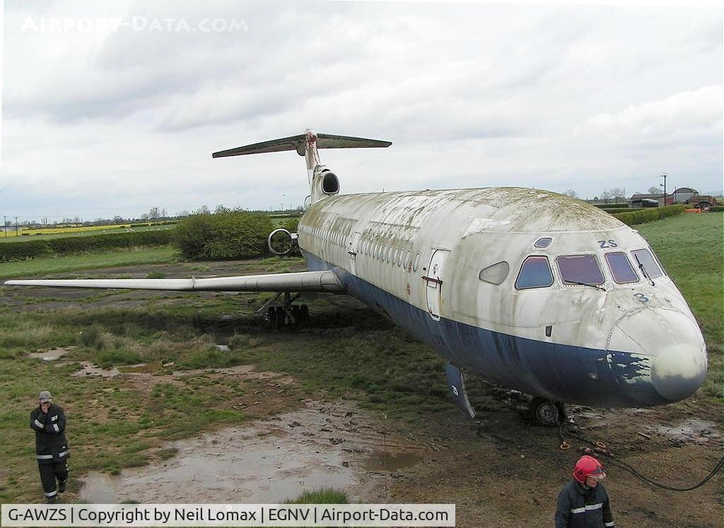 G-AWZS, 1971 Hawker Siddeley HS-121 Trident 3B-101 C/N 2319, Pulling the aircraft off the grassed area.