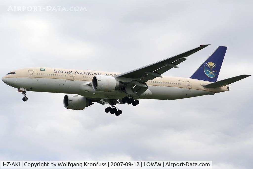 HZ-AKI, 1998 Boeing 777-268/ER C/N 28352, Saudia on approach RWY34