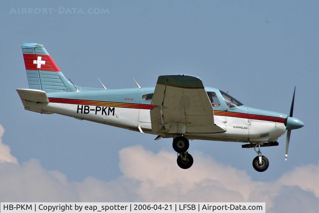 HB-PKM, 1987 Piper PA-28-181 Archer II C/N 28-90026, landing on rwy 16