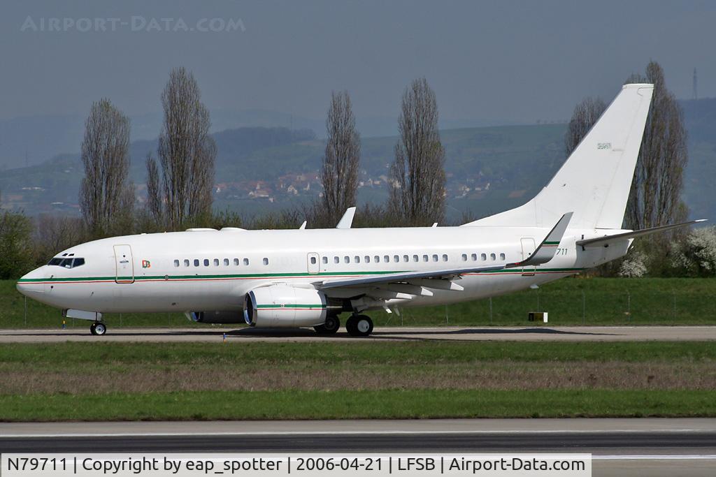 N79711, 1999 Boeing 737-7BQ C/N 30547, taxi holdingpoint