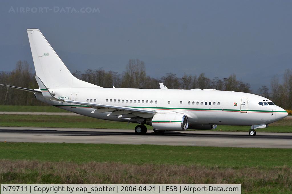 N79711, 1999 Boeing 737-7BQ C/N 30547, departing rwy 16