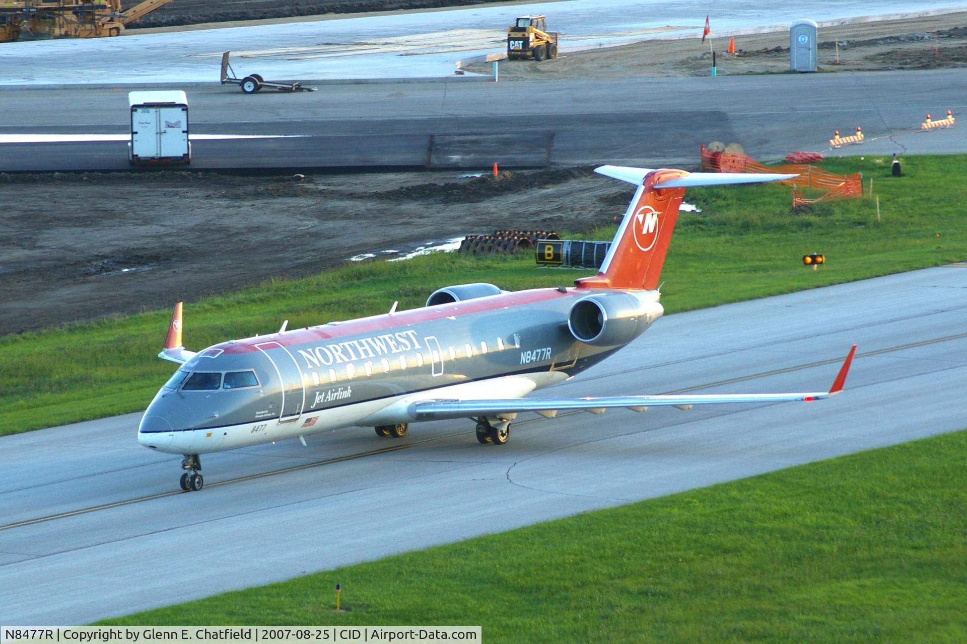 N8477R, 2001 Bombardier CRJ-200LR (CL-600-2B19) C/N 7477, Taxiing in to the ramp