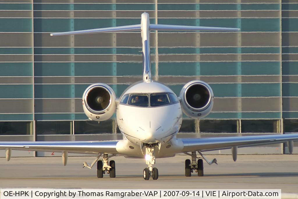 OE-HPK, 2001 Bombardier Challenger 300 (BD-100-1A10) C/N 20004, Amira Air Bombardier BD100