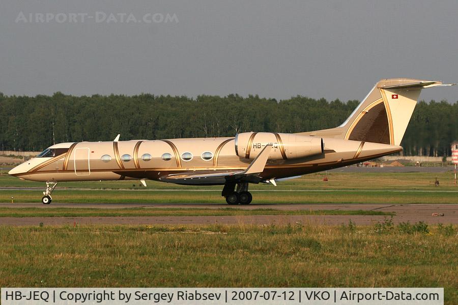 HB-JEQ, 2005 Gulfstream Aerospace GIV-X (G450) C/N 4027, Taken at VKO