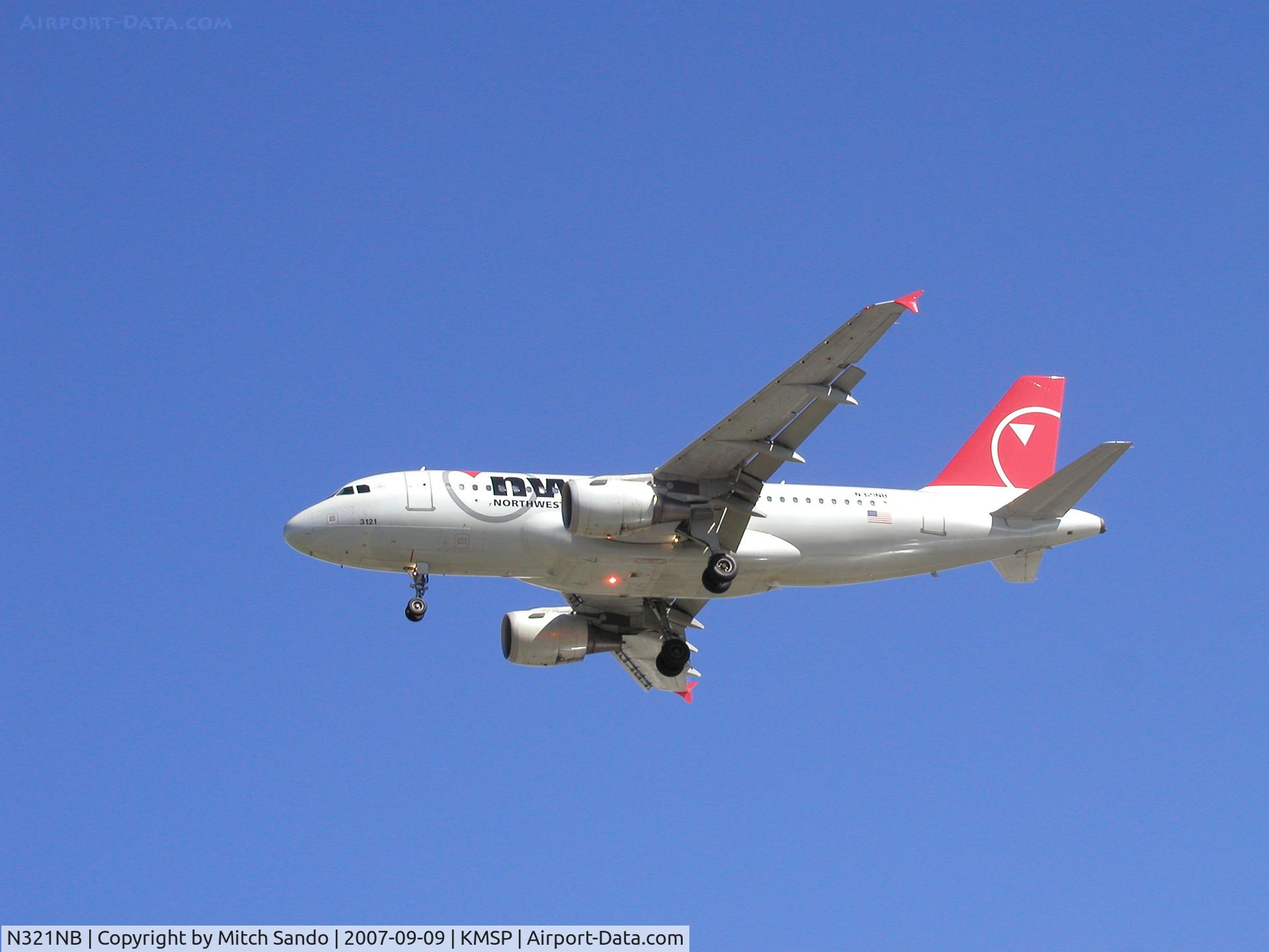 N321NB, 2001 Airbus A319-114 C/N 1414, NWA406 landing Runway 35 from Dallas/Fort Worth (DFW).