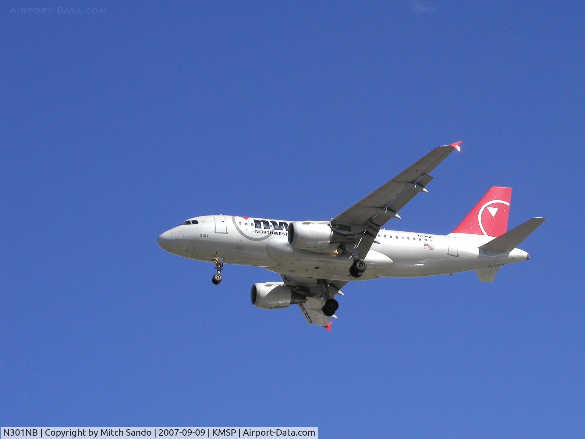 N301NB, 1999 Airbus A319-114 C/N 1058, NWA1532 landing Runway 35 from Kansas City (MCI).
