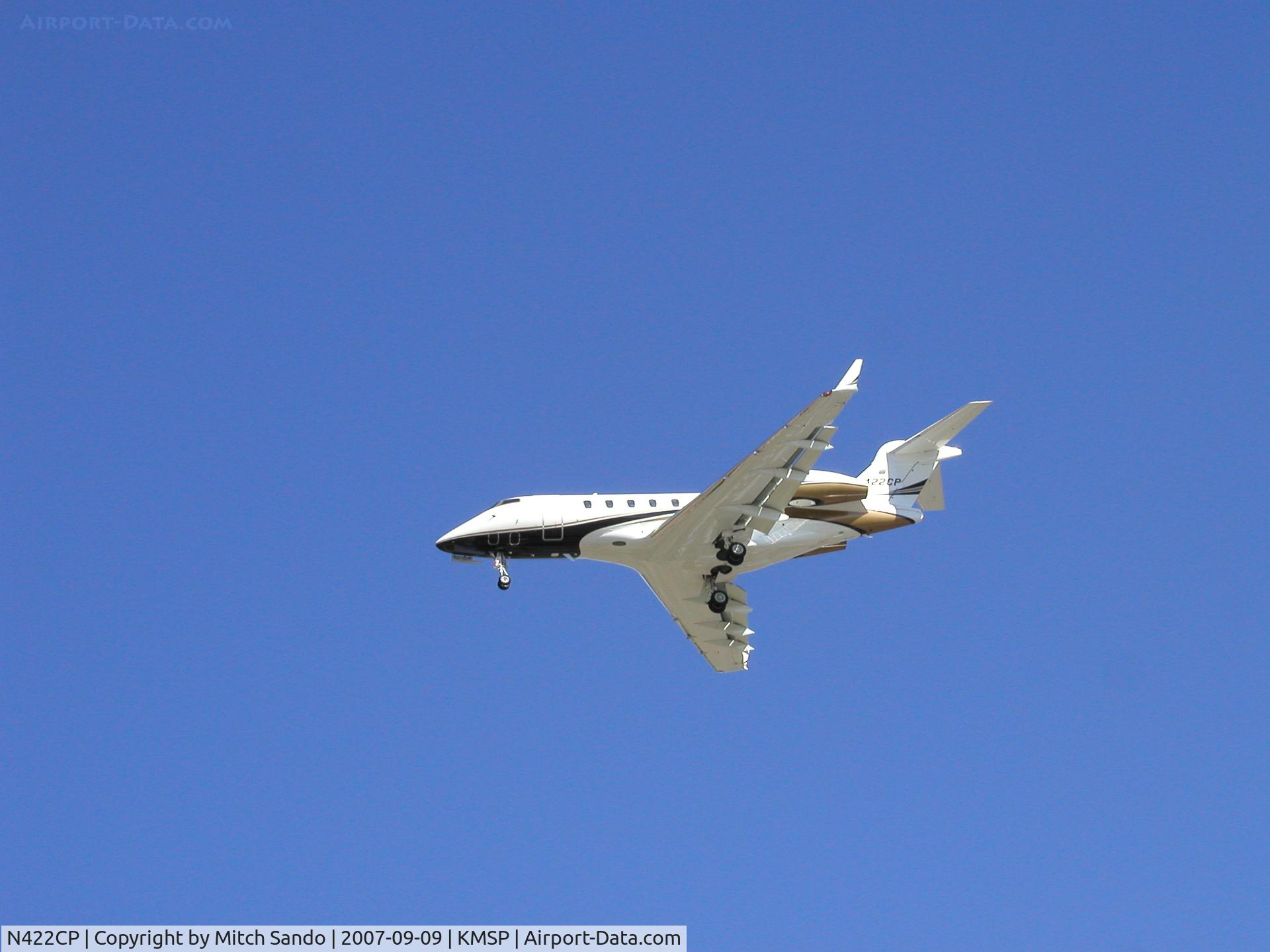 N422CP, 2005 Bombardier Challenger 300 (BD-100-1A10) C/N 20061, Landing Runway 35 from Aspen, CO (ASE).