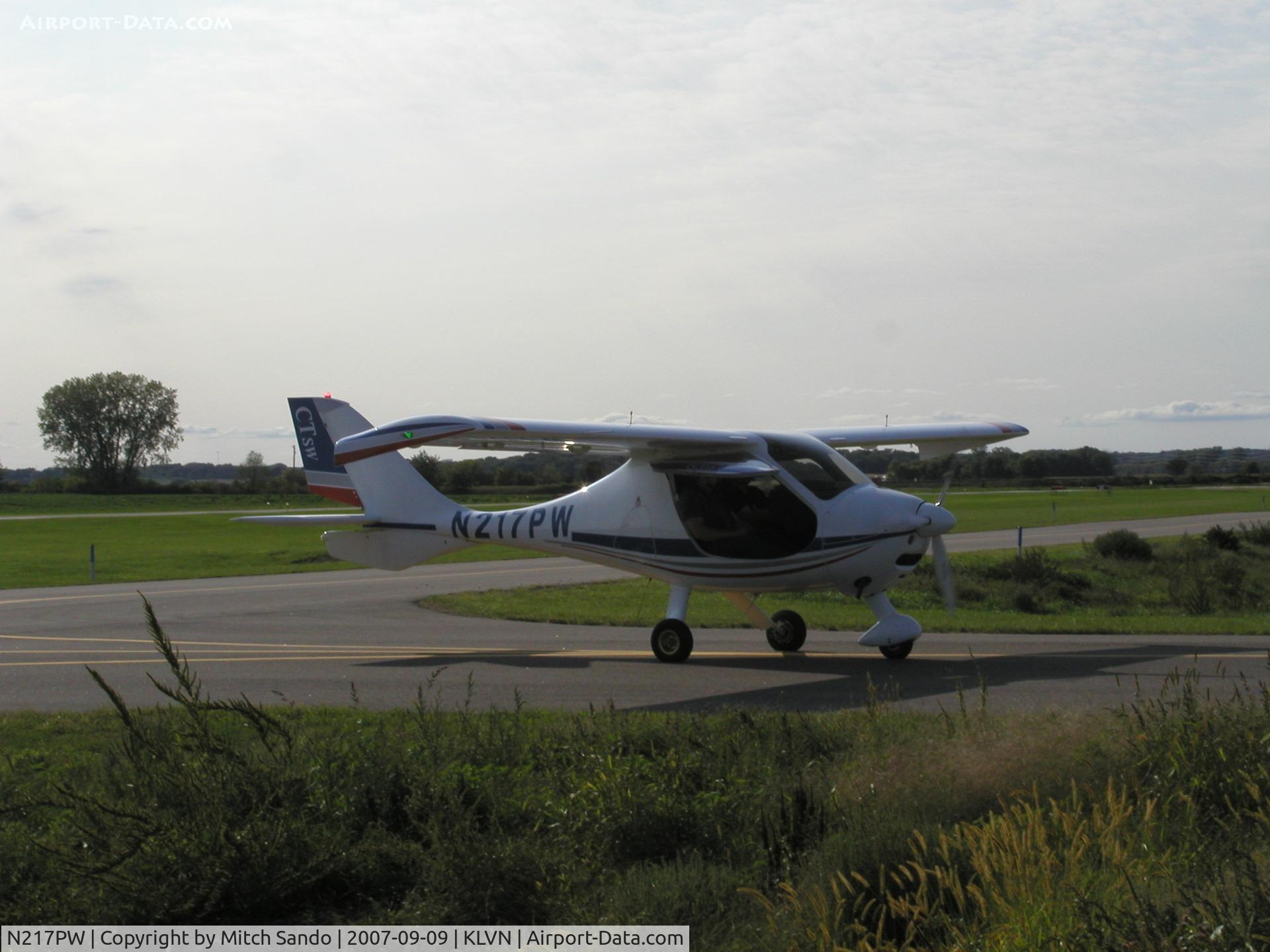 N217PW, 2006 Flight Design CTSW C/N 06-03-05, 217PW taxiing to the ramp after searching for a Hit and Run suspect just south of the airport who was later found by a police dog!