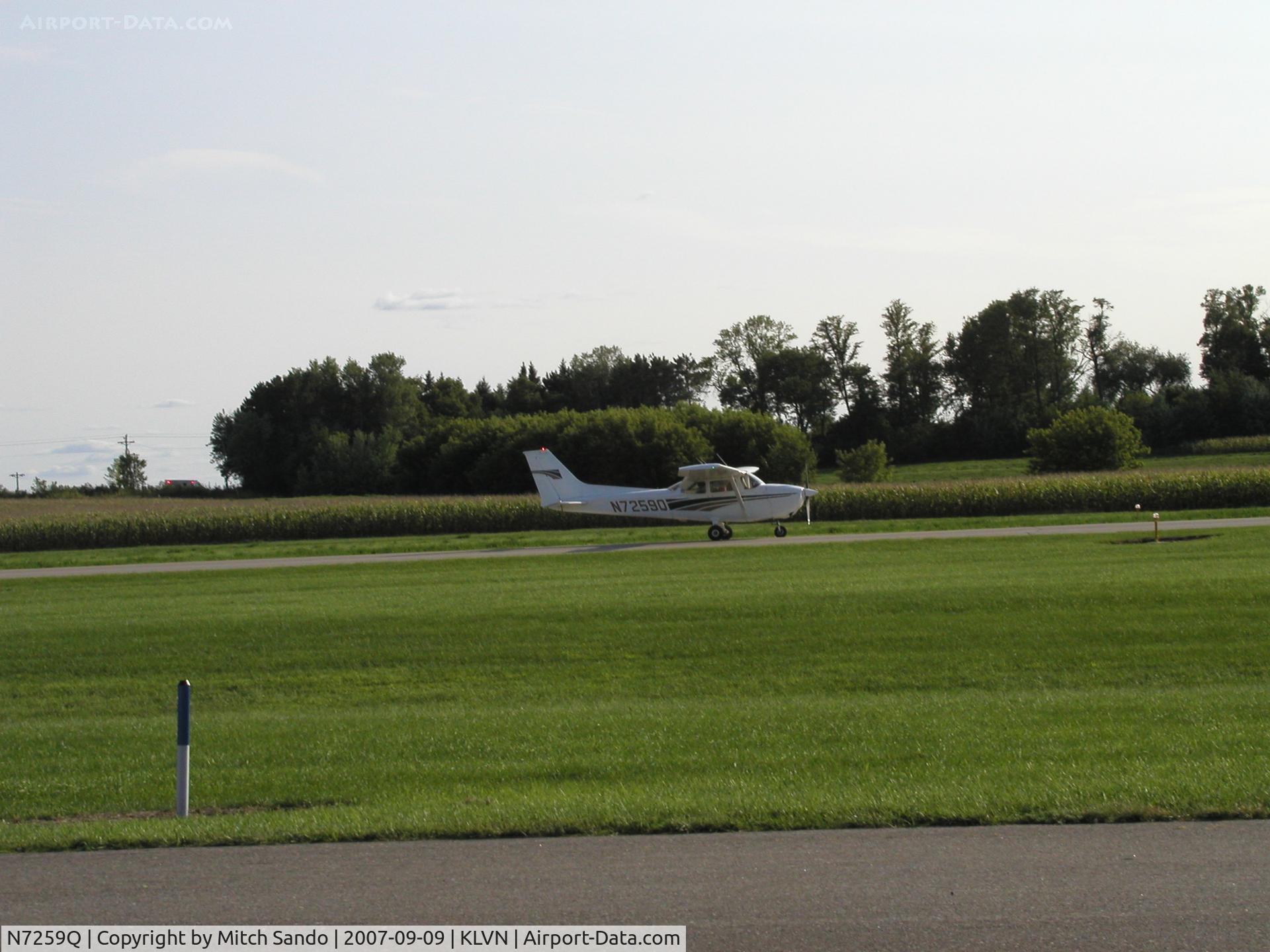 N7259Q, 1972 Cessna 172L C/N 17260559, Landing Runway 30.
