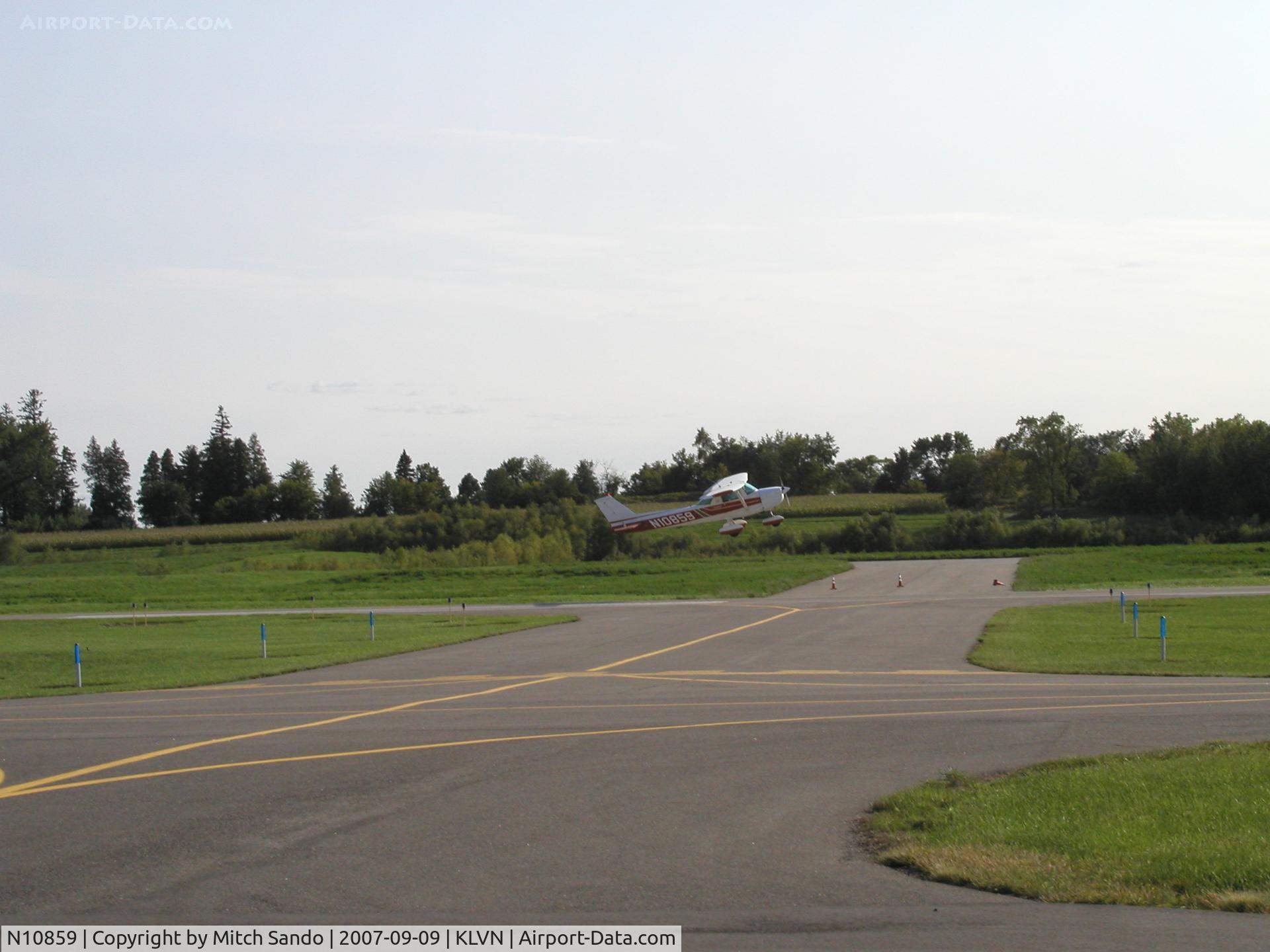 N10859, 1973 Cessna 150L C/N 15075094, Departing Runway 30.
