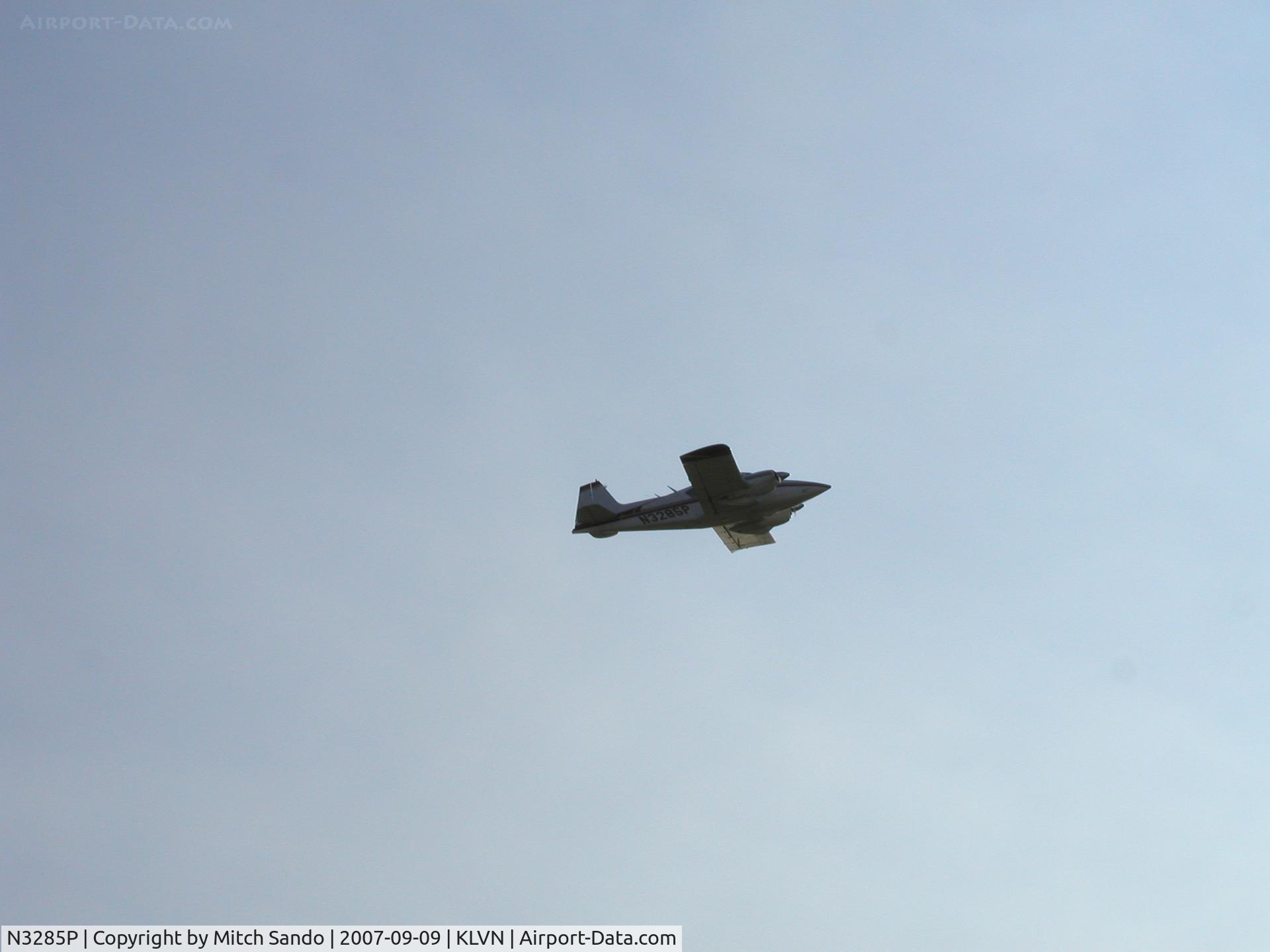 N3285P, 1957 Piper PA-23-160 Apache C/N 23-1233, Low Approach Runway 30.