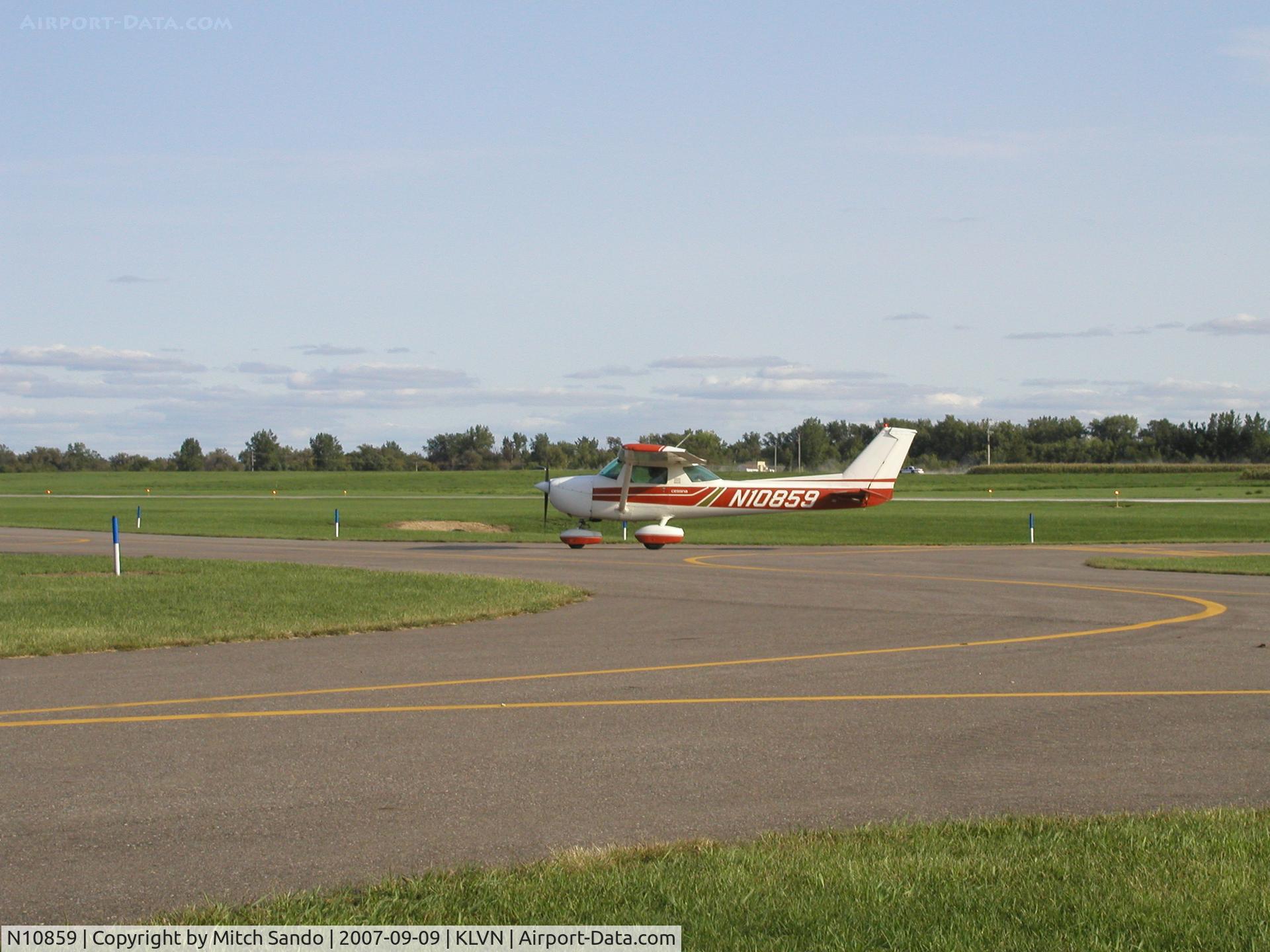 N10859, 1973 Cessna 150L C/N 15075094, Taxiing back for another 30 departure.