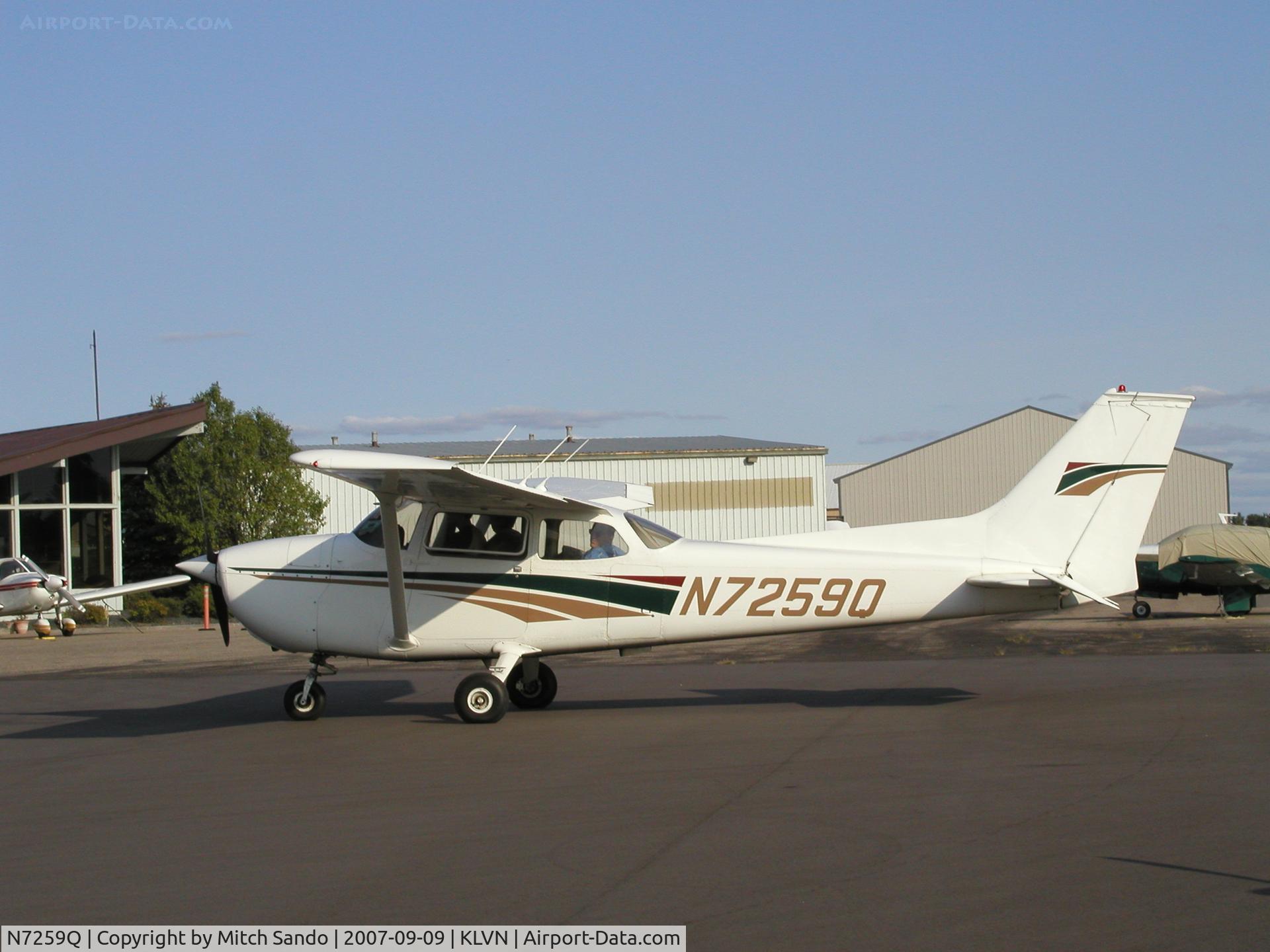 N7259Q, 1972 Cessna 172L C/N 17260559, Parked on the ramp at Airlake.