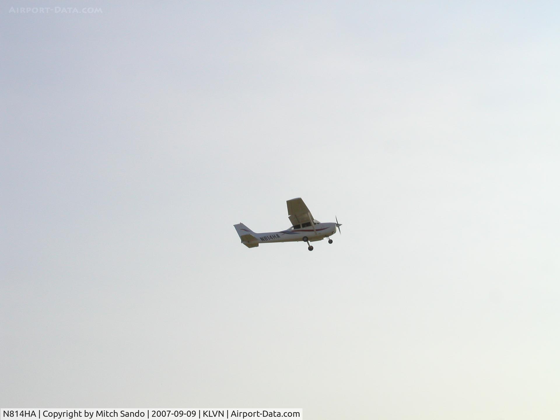 N814HA, 1999 Cessna 172R C/N 17280814, Departing Runway 30.