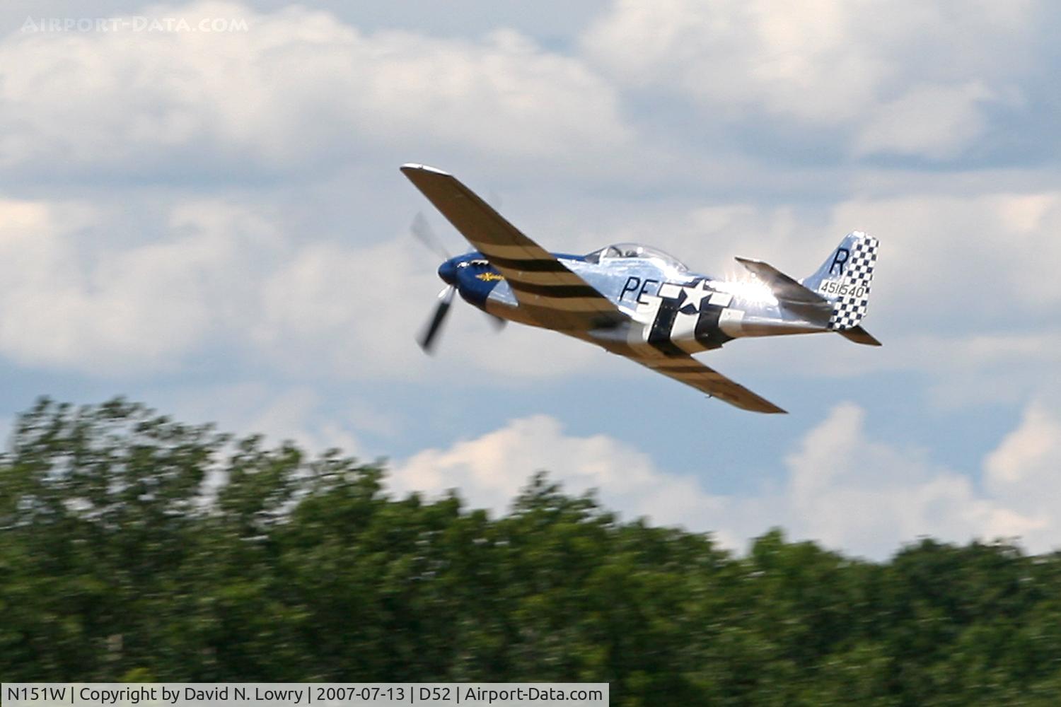 N151W, 1945 North American F-51D Mustang C/N 124-48293, N151W flyby at KD52.
