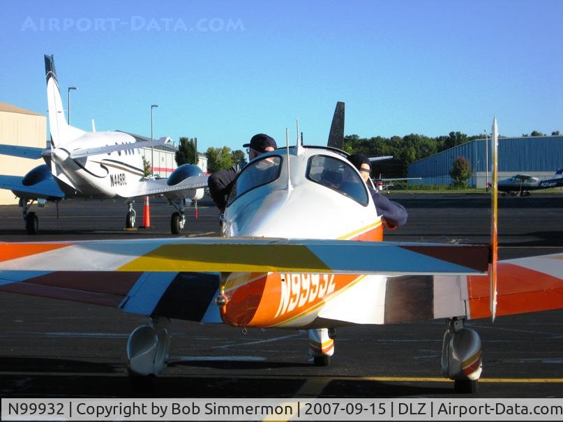N99932, 1946 Erco 415C Ercoupe C/N 2555, Squeezing in for the ride home after the Delaware, OH fly-in breakfast where they feed you 'till you hurt.