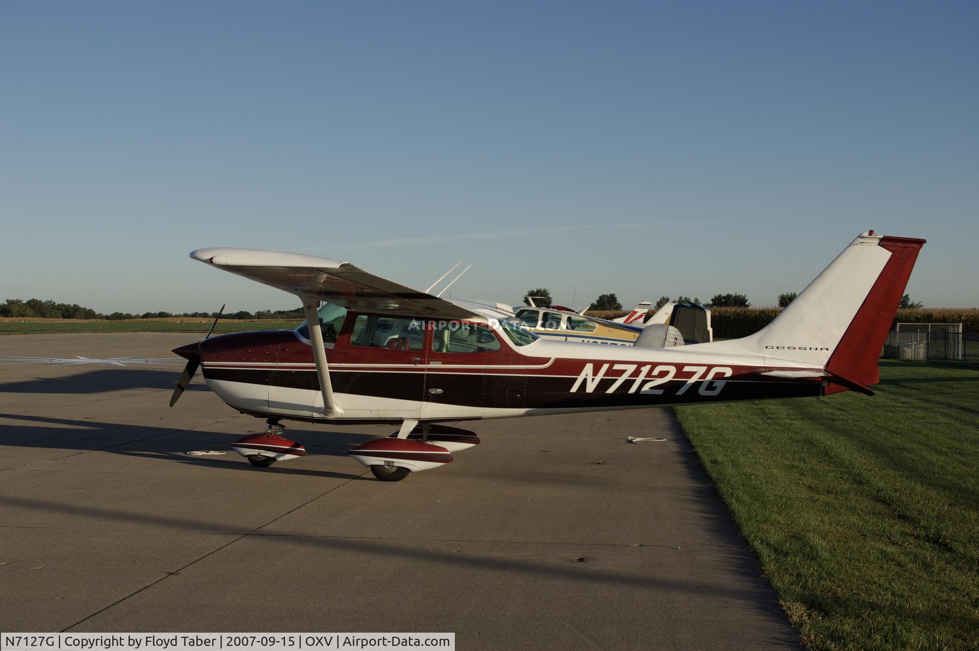 N7127G, 1969 Cessna 172K Skyhawk C/N 17258827, Knoxville Fly In