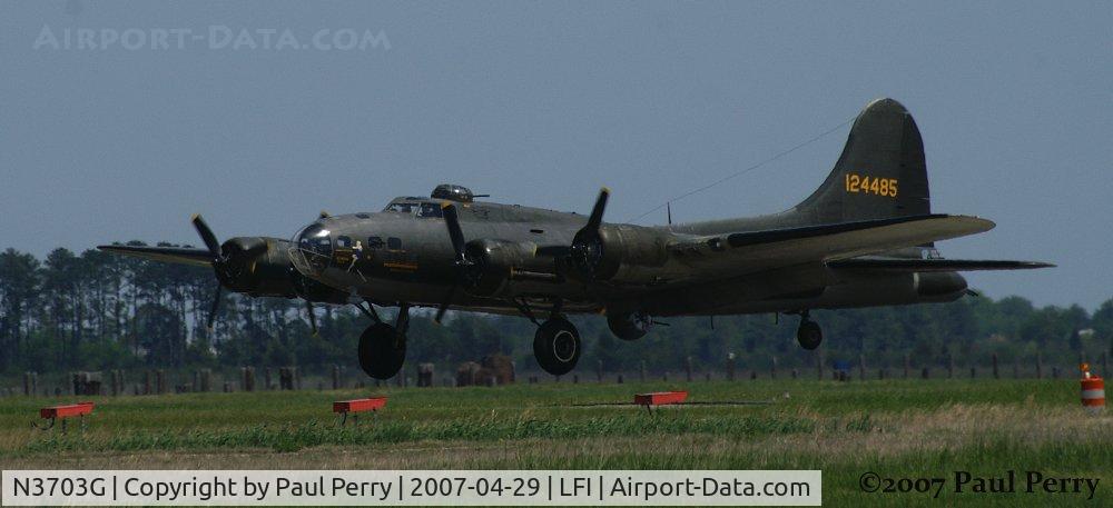 N3703G, 1945 Boeing B-17G Flying Fortress C/N 44-83546-A, Back to the runway