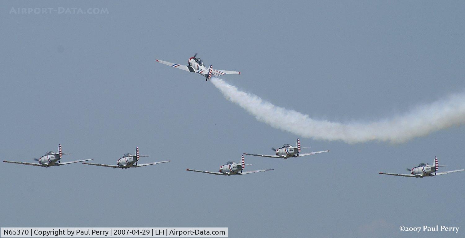 N65370, 1941 North American SNJ-2 Texan C/N 2562, Appropriately, the missing-man pull.  Godspeed