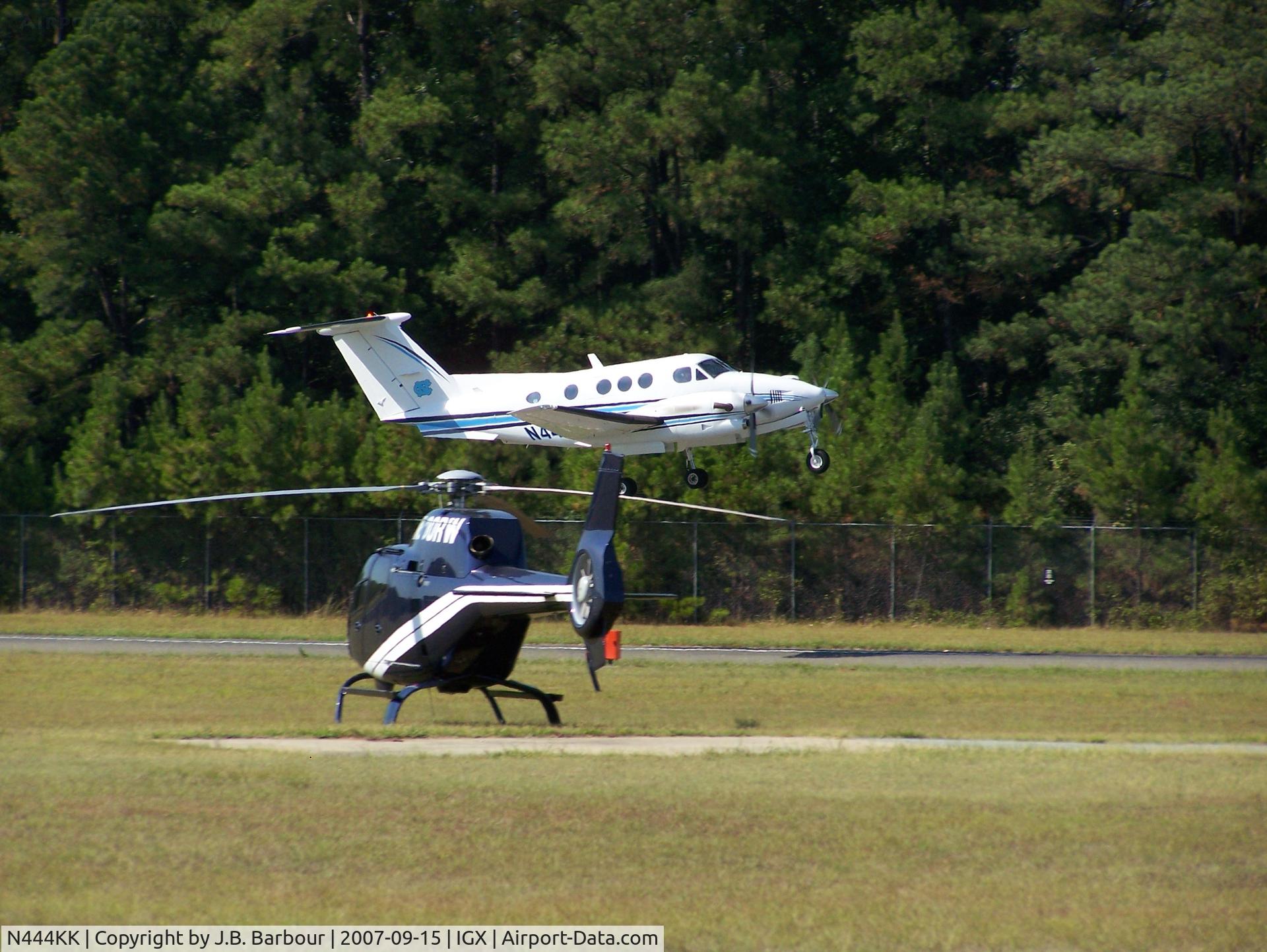 N444KK, 1983 Beech F90 King Air C/N LA-209, Departing