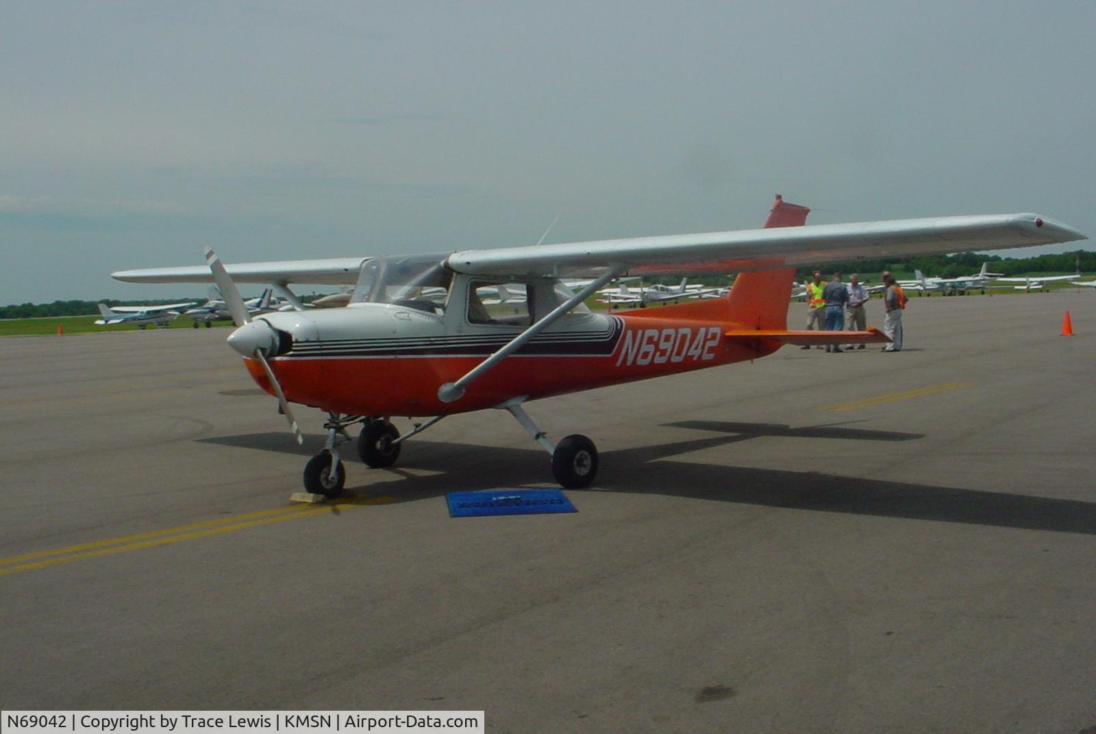 N69042, 1978 Cessna 152 C/N 15282455, Parked at Madison