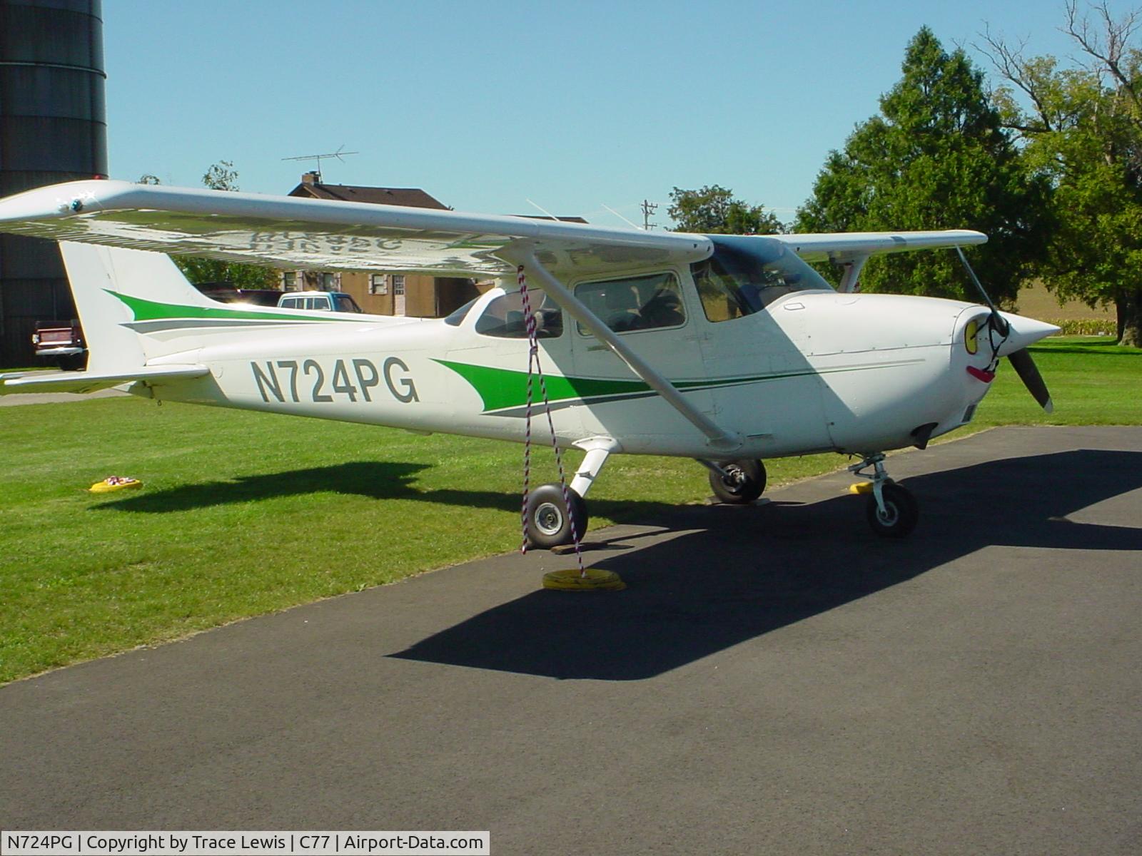 N724PG, 1998 Cessna 172R C/N 17280613, C77