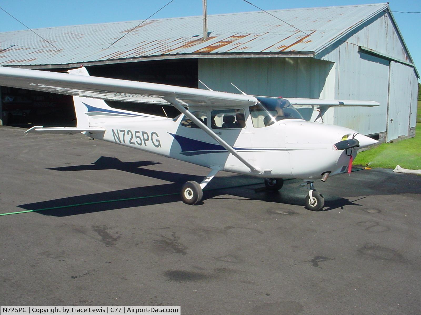 N725PG, 1998 Cessna 172S C/N 172S8009, C77
