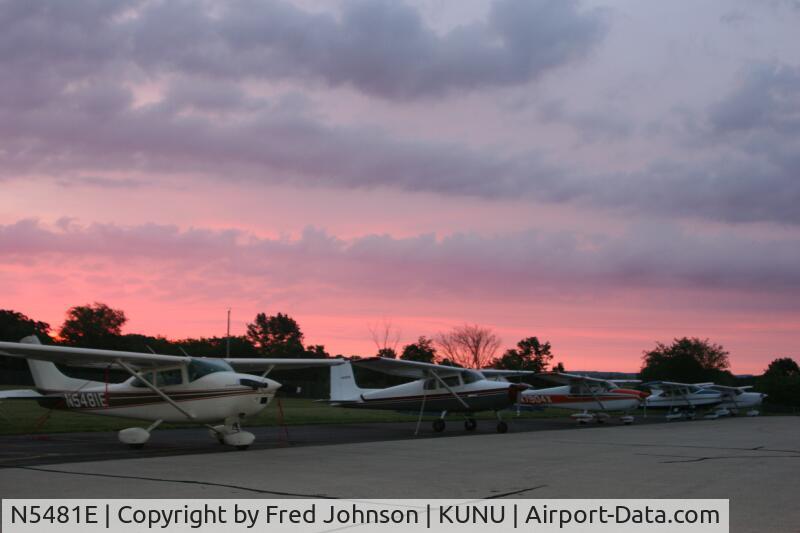 N5481E, Cessna 182R Skylane C/N 18268325, Cessnas to Oshkosh