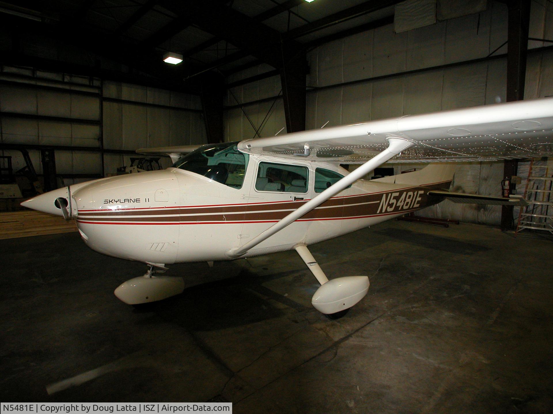 N5481E, Cessna 182R Skylane C/N 18268325, Inside Blue Ash Aviation