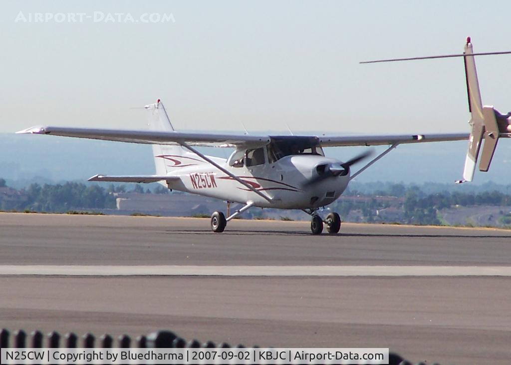 N25CW, 2005 Cessna 172S C/N 172S9875, Taxi