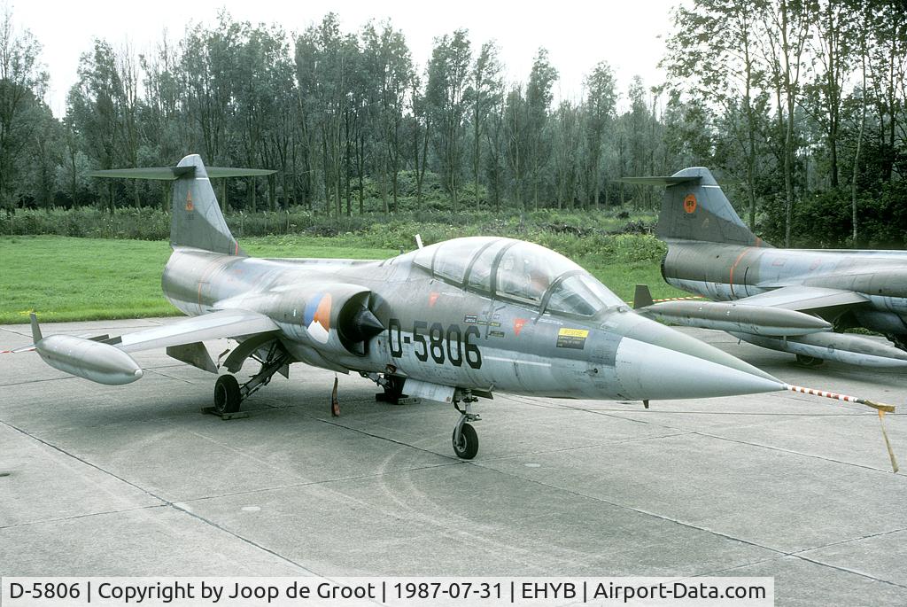 D-5806, Lockheed TF-104G Starfighter C/N 583E-5806, In 1987 there was a final spottersday to photograph the Dutch Starfighters, which had been in storage for three yaers at the time.