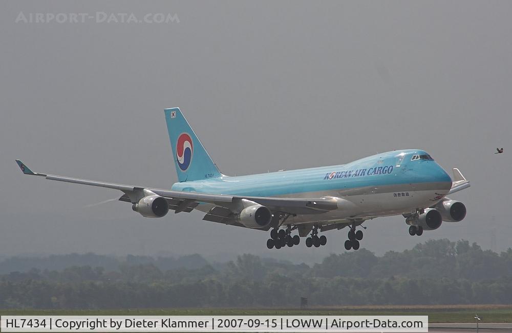 HL7434, 2002 Boeing 747-4B5F/SCD C/N 32809, Koean Air Cargo