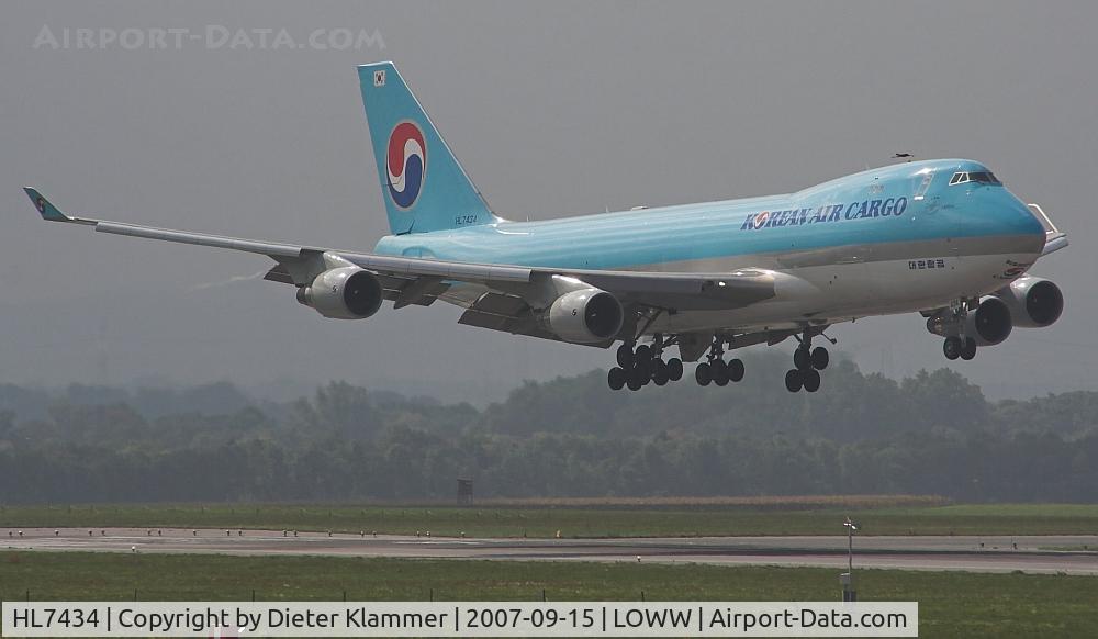 HL7434, 2002 Boeing 747-4B5F/SCD C/N 32809, Koean Air Cargo
