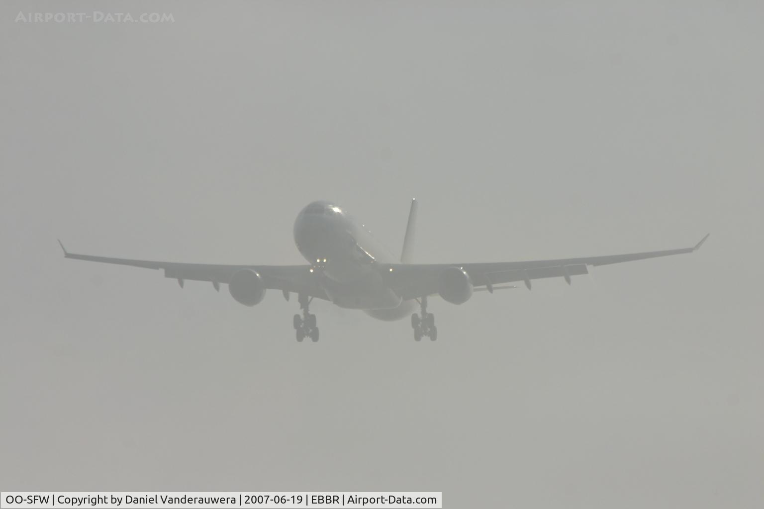 OO-SFW, 1994 Airbus A330-322 C/N 82, arrival in fog